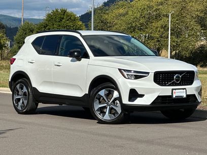 Used 2024 Volvo XC40 B5 Core