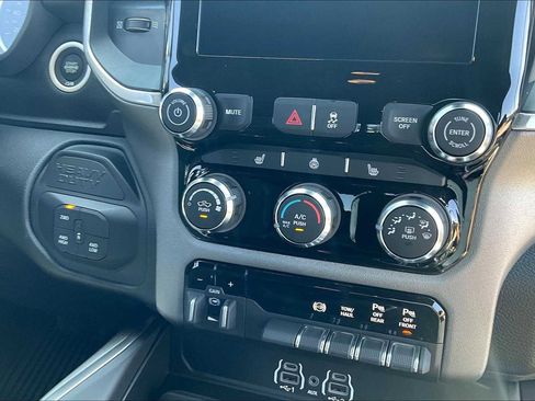 New 2025 RAM 2500 Big Horn AWD/4WD image 17
