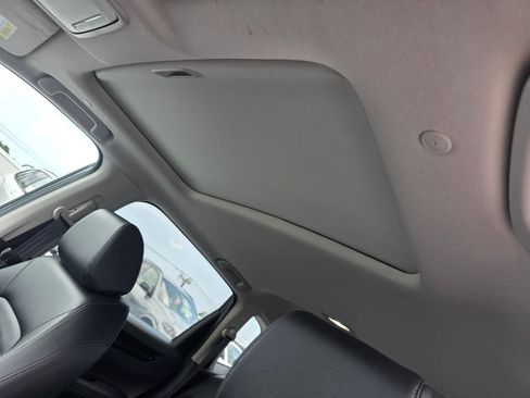 Used 2023 Honda CR-V EX-L image 12