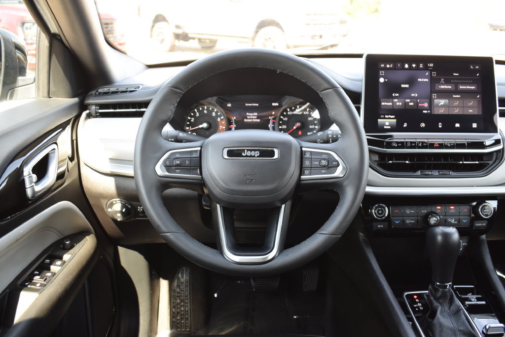 Used 2025 Jeep Compass Limited AWD/4WD image 16