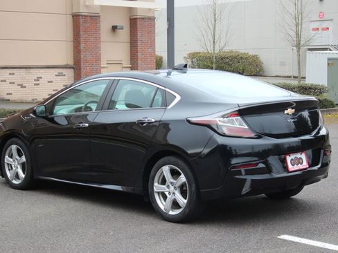 Used 2017 Chevrolet Volt LT w/ Comfort Package image 3