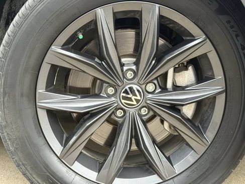 Used 2022 Volkswagen Tiguan SE FWD image 9
