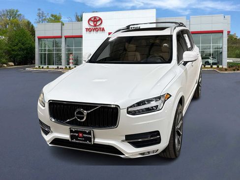 Used 2019 Volvo XC90 T6 Momentum image 1