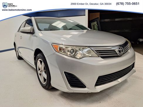 Used 2012 Toyota Camry FWD image 4