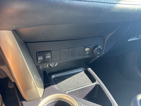 Used 2015 Toyota RAV4 XLE AWD/4WD image 23