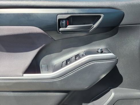 Certified 2025 Toyota Highlander LE image 16