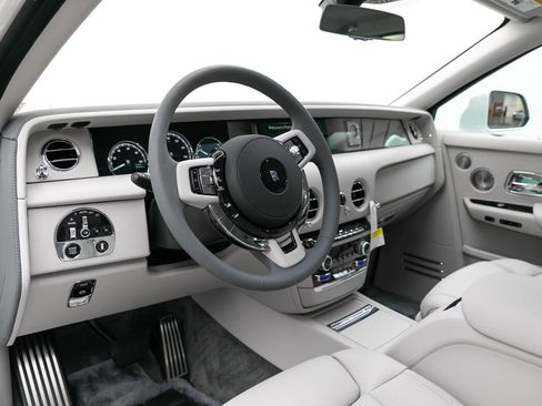 Used 2024 Rolls-Royce Phantom Extended Wheelbase w/ Leather Finishing Pack image 15