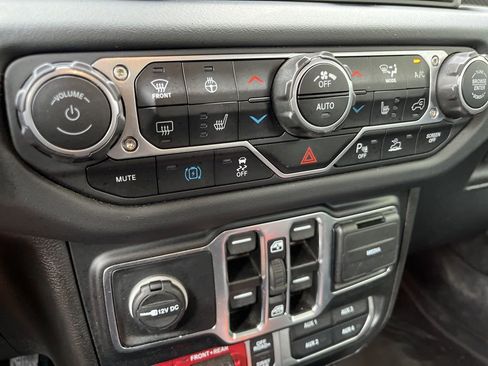Used 2024 Jeep Wrangler Unlimited Rubicon 4xe AWD/4WD image 40