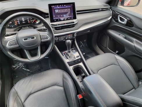 Certified 2022 Jeep Compass Limited image 38