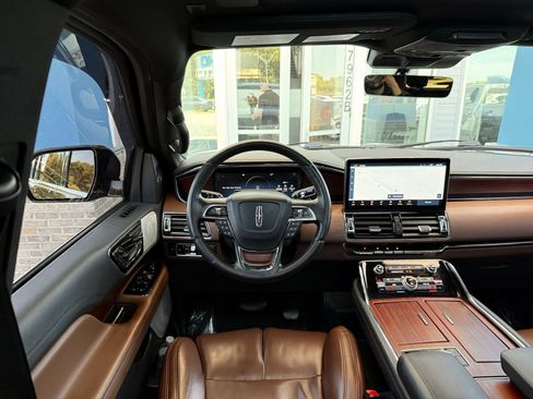 Used 2023 Lincoln Navigator Reserve AWD/4WD image 34