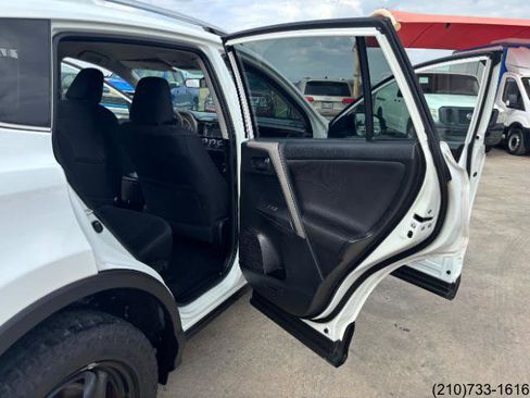 Used 2016 Toyota RAV4 LE FWD image 28