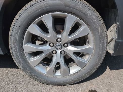 Used 2024 Toyota Grand Highlander AWD image 11