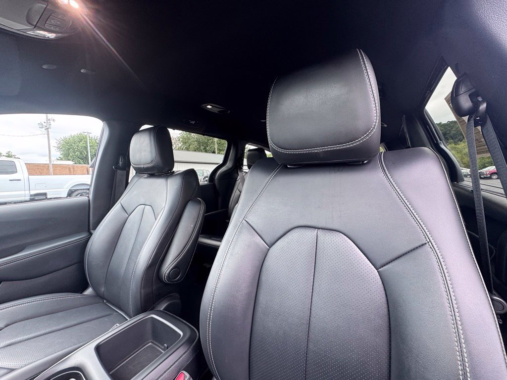 Used 2025 Chrysler Pacifica Select FWD image 11