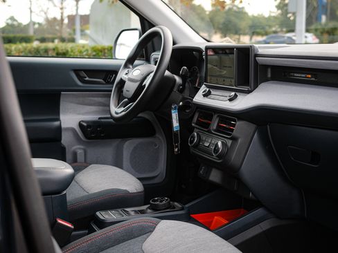 Used 2023 Ford Maverick XLT image 33