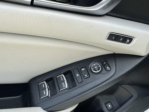 Used 2020 Honda Accord Touring image 25