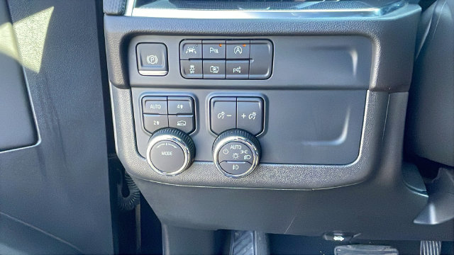 Used 2025 Chevrolet Suburban RST w/ Comfort Package AWD/4WD image 26