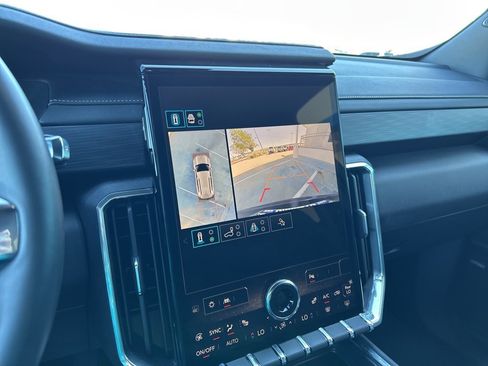 Used 2025 GMC Acadia Elevation image 25