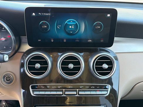 Used 2020 Mercedes-Benz GLC 300 4MATIC w/ Multimedia Package image 34