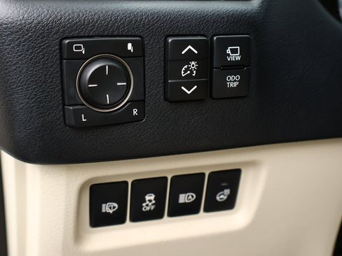 Used 2021 Lexus GX 460 Luxury w/ Off Road Package AWD/4WD image 13