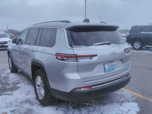 Used 2023 Jeep Grand Cherokee L Laredo image 3