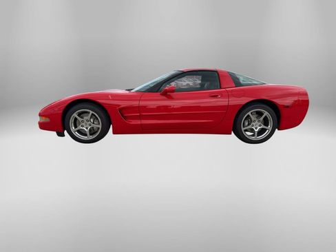 Used 2002 Chevrolet Corvette Coupe w/ Preferred Equipment Group2 RWD image 2