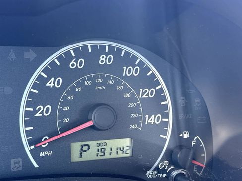 Used 2011 Toyota Corolla LE image 25