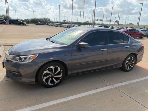 Used 2016 Honda Accord EX image 1
