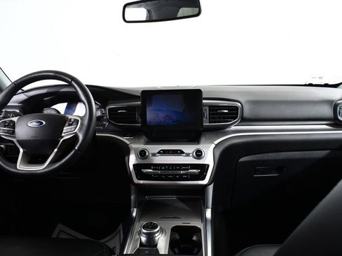 Used 2022 Ford Explorer XLT w/ Equipment Group 202A image 7