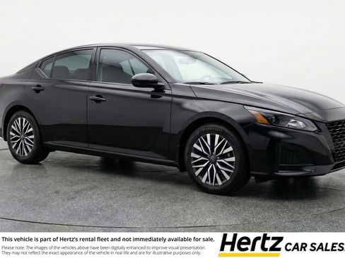 Used 2025 Nissan Altima 2.5 SV image 1
