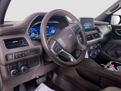 Used 2022 Chevrolet Suburban Z71 w/ Luxury Package AWD/4WD image 10