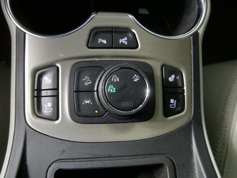 Used 2024 GMC Terrain Denali w/ Denali Premium Package image 25