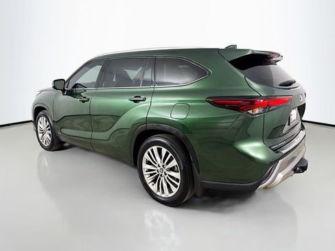 Certified 2025 Toyota Highlander Platinum image 5