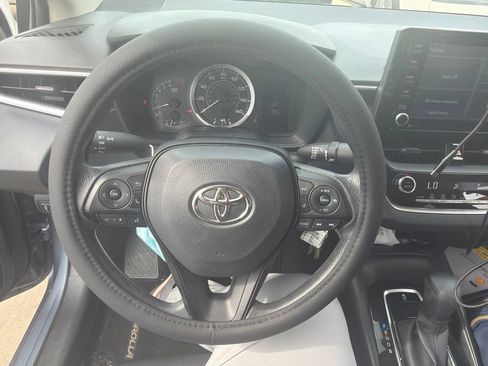 Used 2022 Toyota Corolla LE FWD image 4