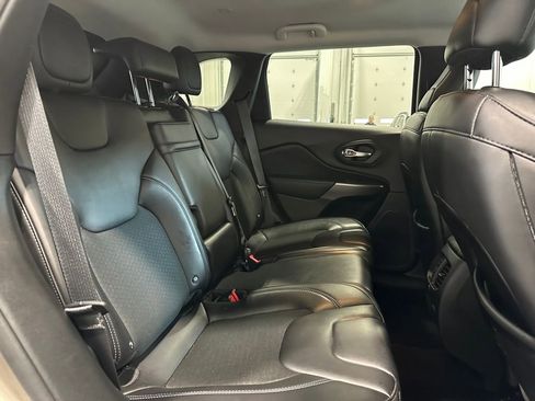 Used 2019 Jeep Cherokee Latitude Plus w/ Cold Weather Group image 31