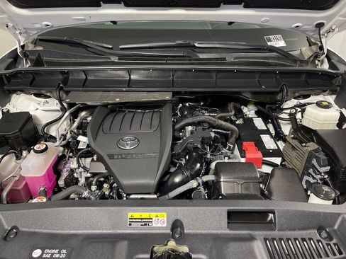 Certified 2023 Toyota Highlander LE image 9