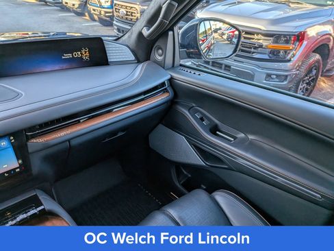 Certified 2025 Lincoln Navigator Black Label AWD/4WD image 21