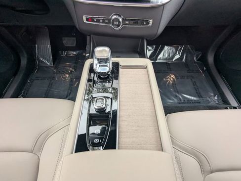 New 2026 Volvo XC90 B6 Plus w/ Protection Package Premier AWD/4WD image 24