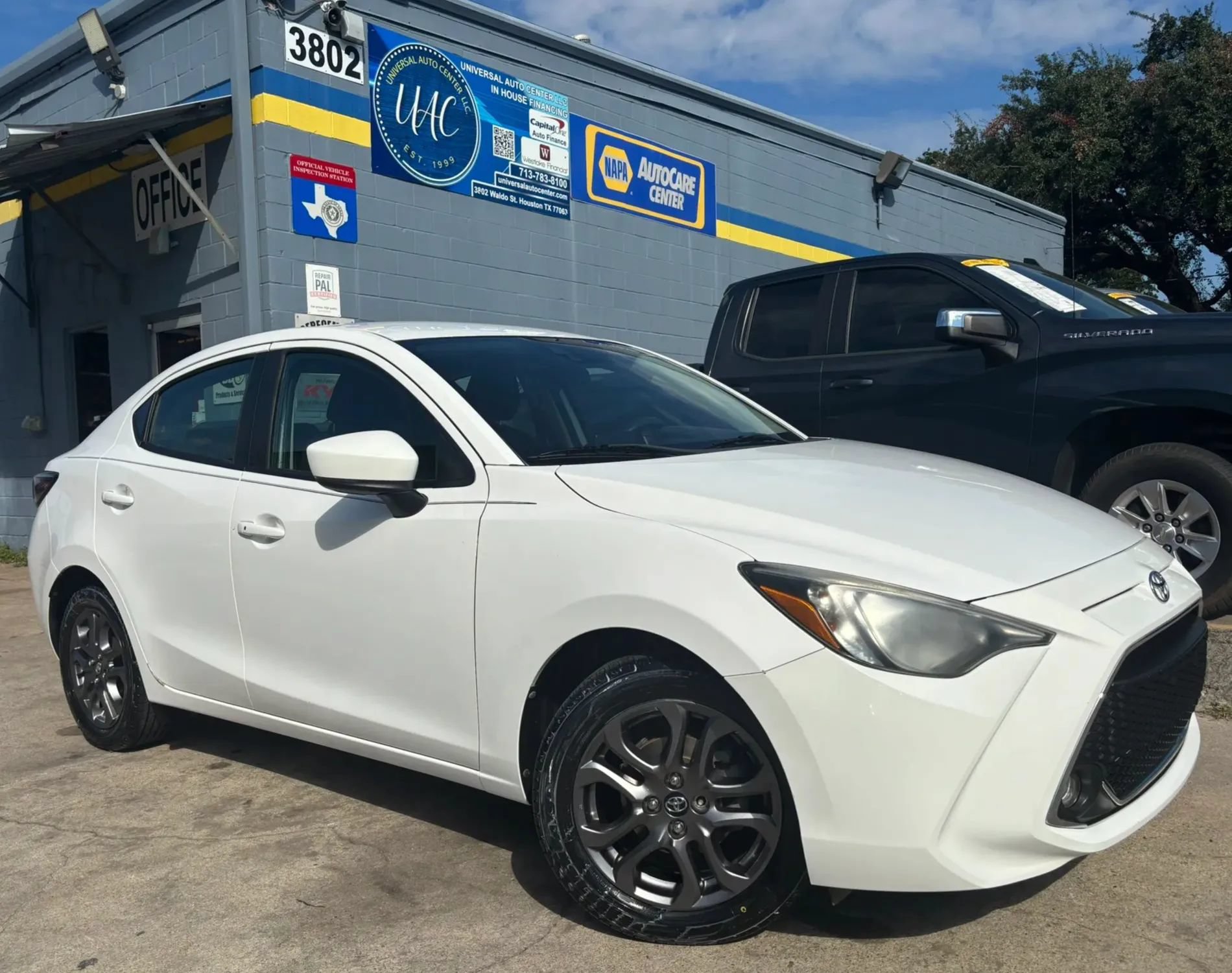 Used 2019 Toyota Yaris LE FWD image 1