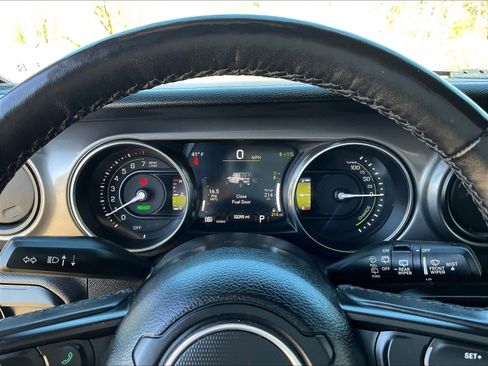 Used 2023 Jeep Wrangler Unlimited w/ Cold Weather Group image 25