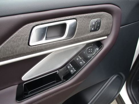 New 2026 Ford Explorer Platinum image 7