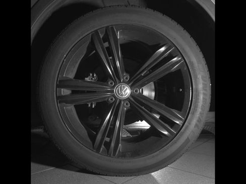 Used 2019 Volkswagen Tiguan SE image 11