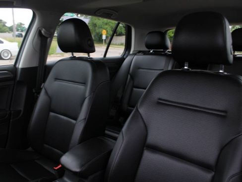 Used 2021 Volkswagen Golf 4-Door FWD image 20