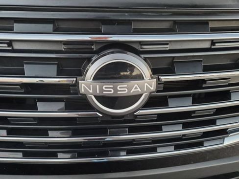 Used 2025 Nissan Rogue SV FWD image 12