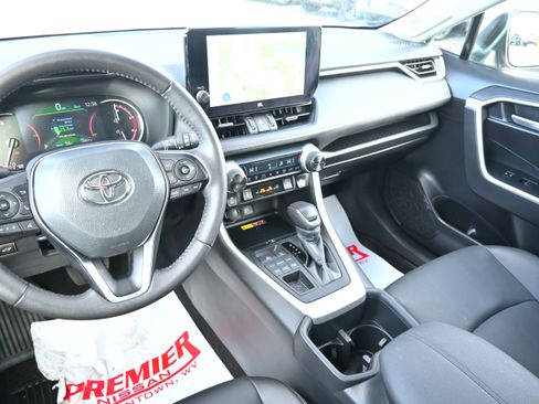 Used 2023 Toyota RAV4 XLE Premium image 23