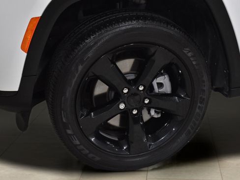 Used 2024 Jeep Grand Cherokee L Altitude AWD/4WD image 39