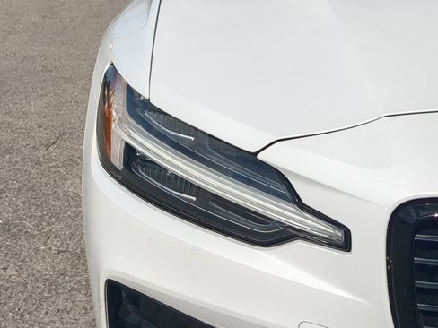 Used 2024 Volvo S60 B5 Plus image 10