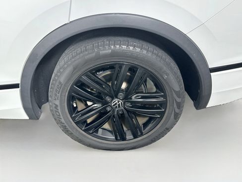 Used 2022 Volkswagen Tiguan SE R-Line FWD image 11