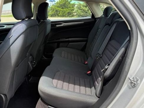 Used 2019 Ford Fusion SE FWD image 22