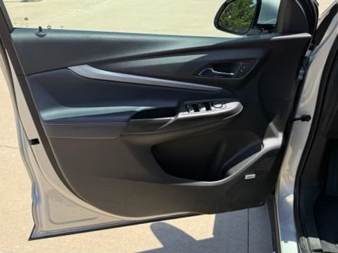 Used 2022 Chevrolet Bolt EUV Premier w/ Sun & Sound Package FWD image 12