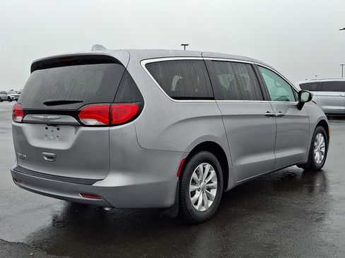 Used 2017 Chrysler Pacifica Touring w/ Tire & Wheel Group image 6